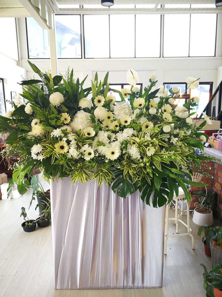 Be Remembered Condolences Flower Stand