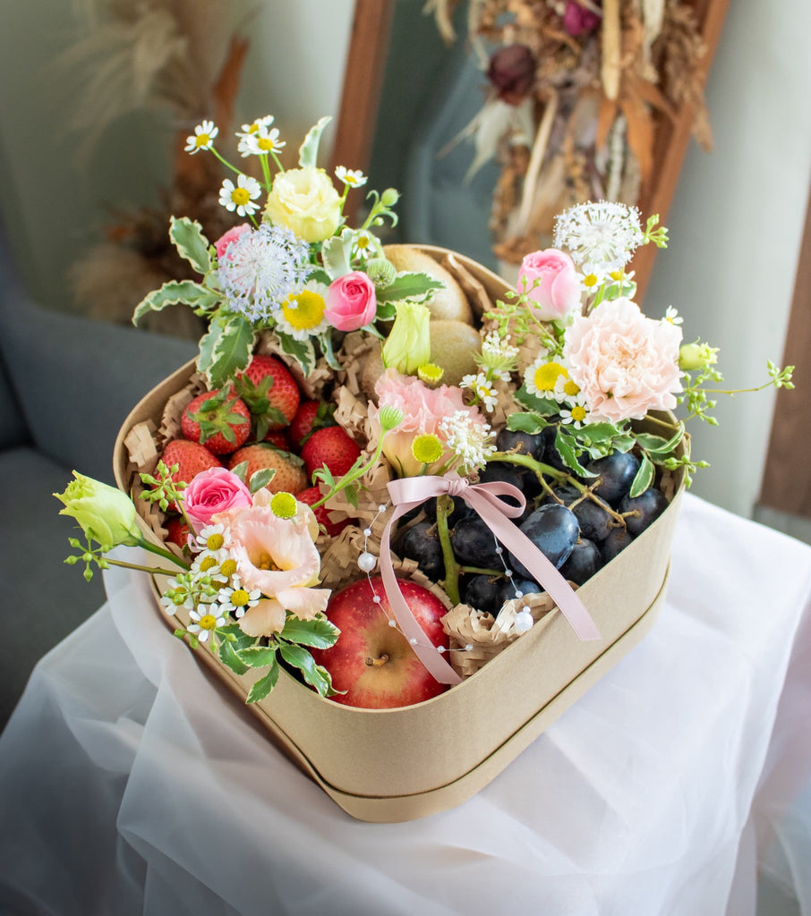 Farmer’s Pick Fresh Fruits Gift Box (M)