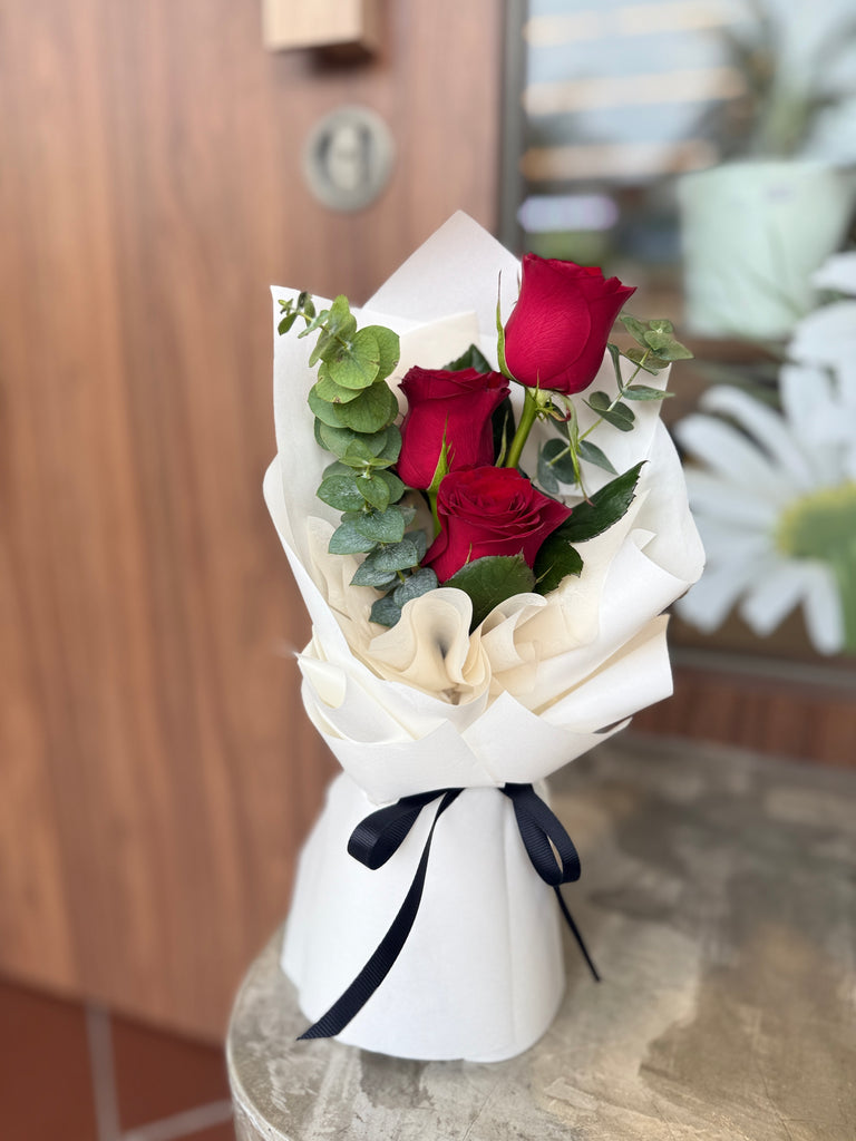 Fresh Rose Missive Bouquet