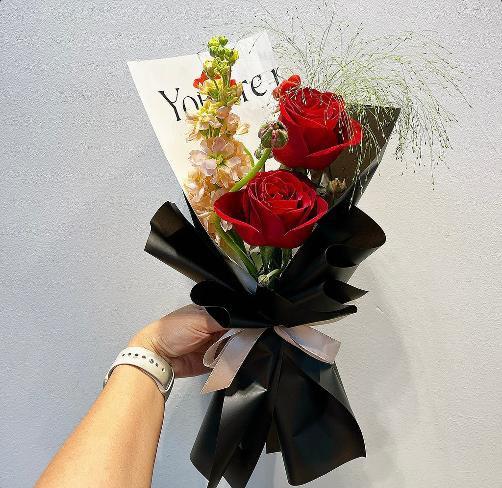 Welcoming Red Rose Fresh Bouquet