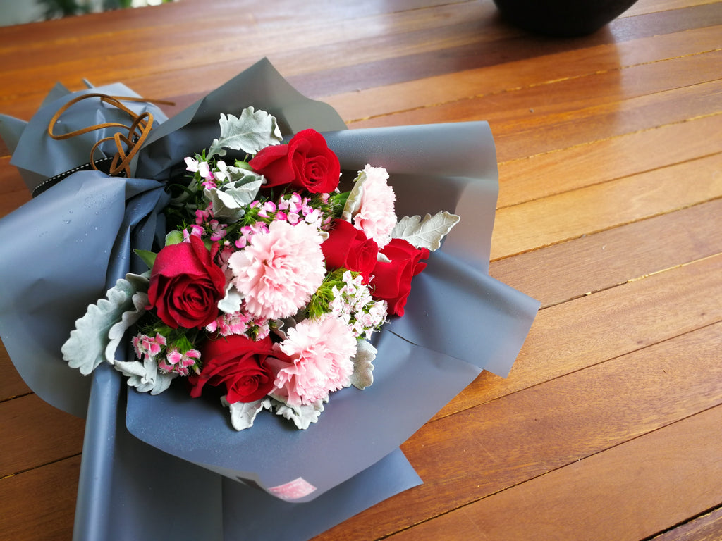 Carnation & Rose Mix Flower Bouquet (Size XS, S, M, L)